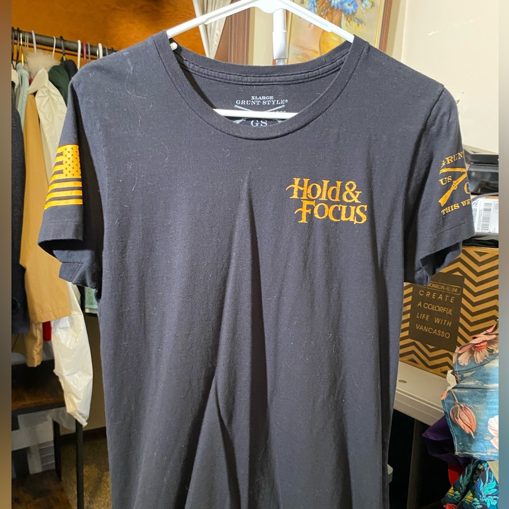 XL Black T-Shirt with Gold Print HOLD & FOCUS